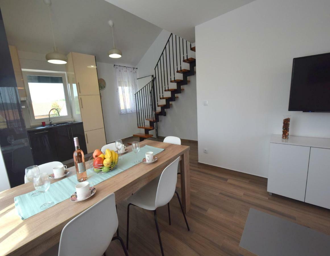Apartments Medna Čižići Bagian luar foto